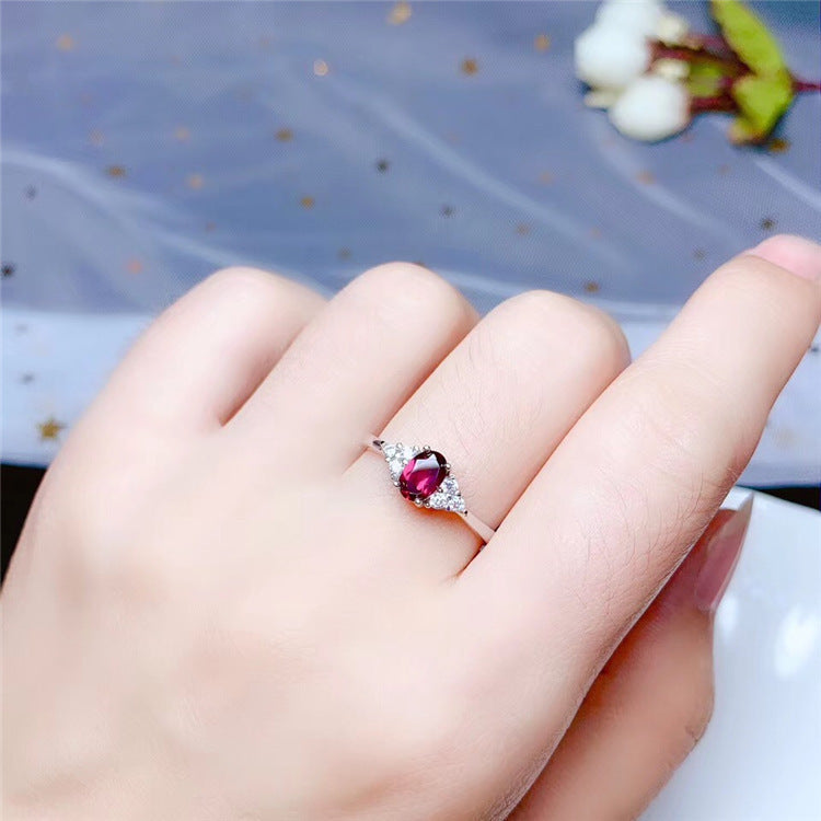 Simple Atmosphere Natural Magnesia Aluminum Garnet Ring