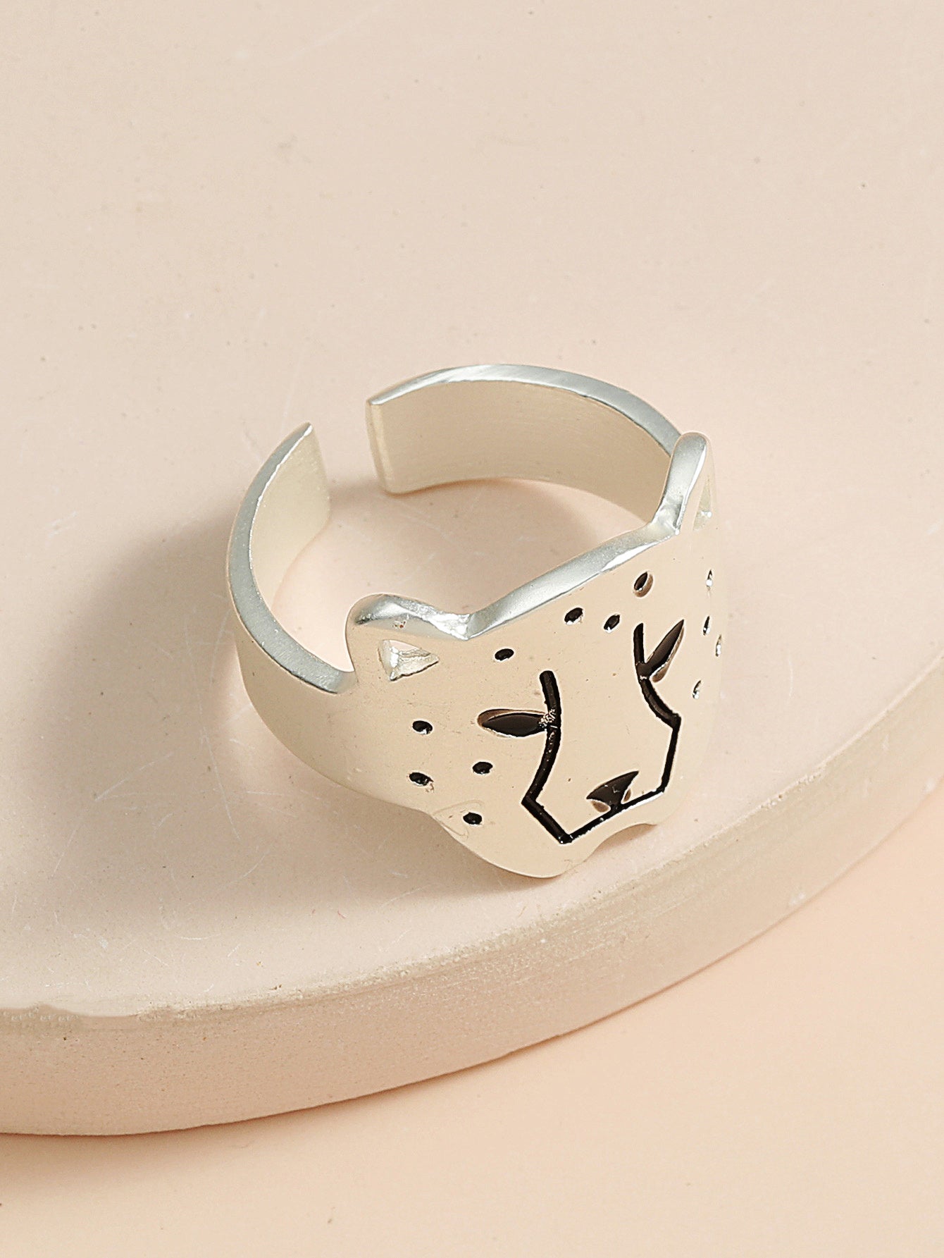 Geometric European Fashion Ring Electroplated Alloy Individually Packed Gift for Women and Girls Everyday Glow