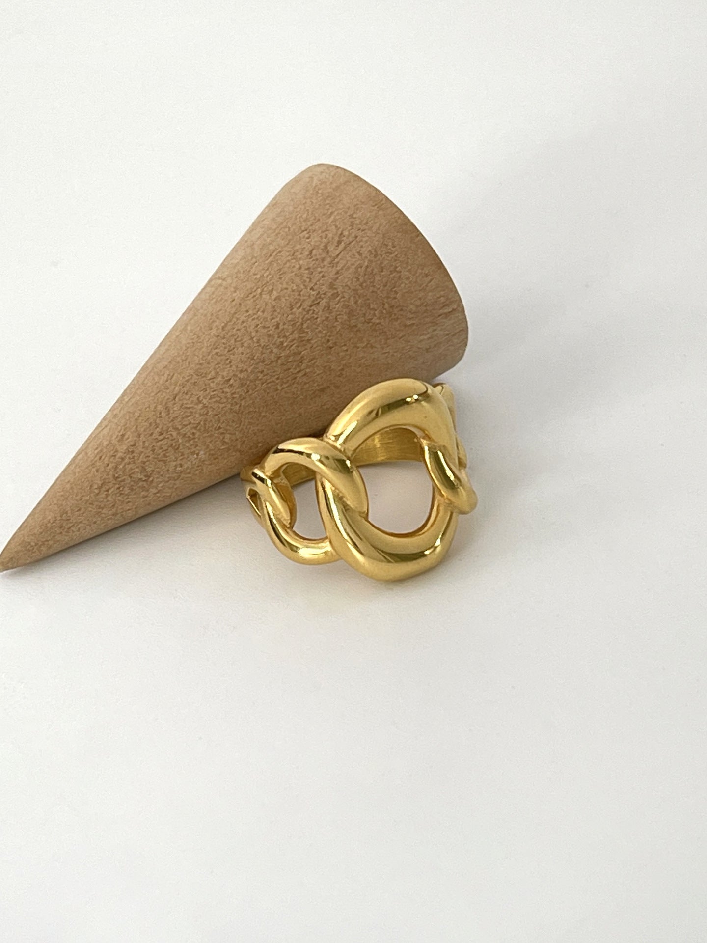 Titanium Steel Thick Chain Hollow Retro Gold Ring Electroplated Women Circle Design Size 6 7 8 Fashion Jewelry