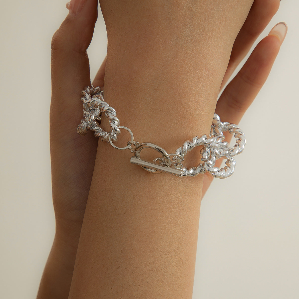 Geometric Design Womens Bracelet Hollow Thick Chain Electroplated Finish Alloy Aluminum Jewelry Fashion Accessory