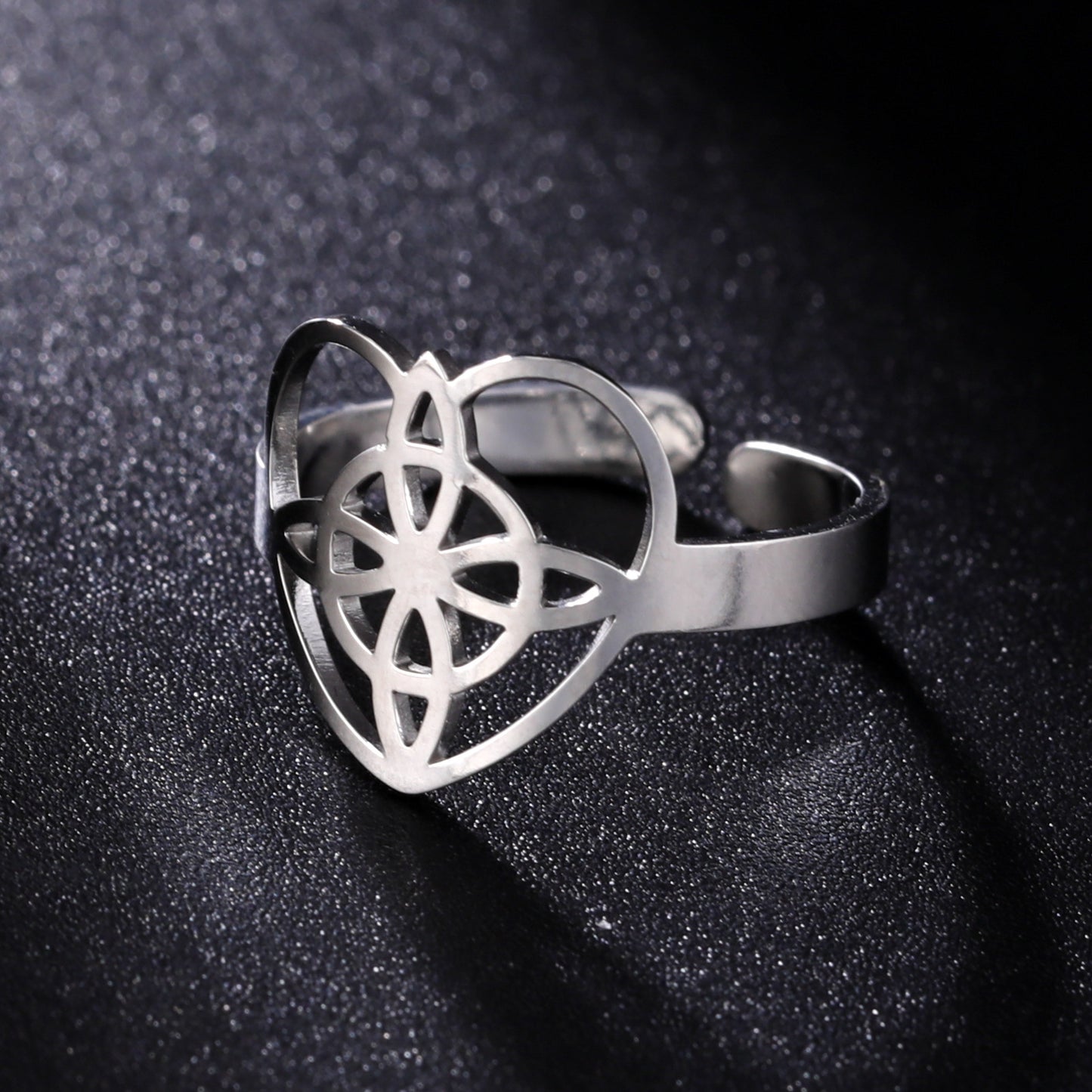 Unisex Stainless Steel Heart Ring Electroplated Titanium Hollow Love Design European American Fashion Accessory