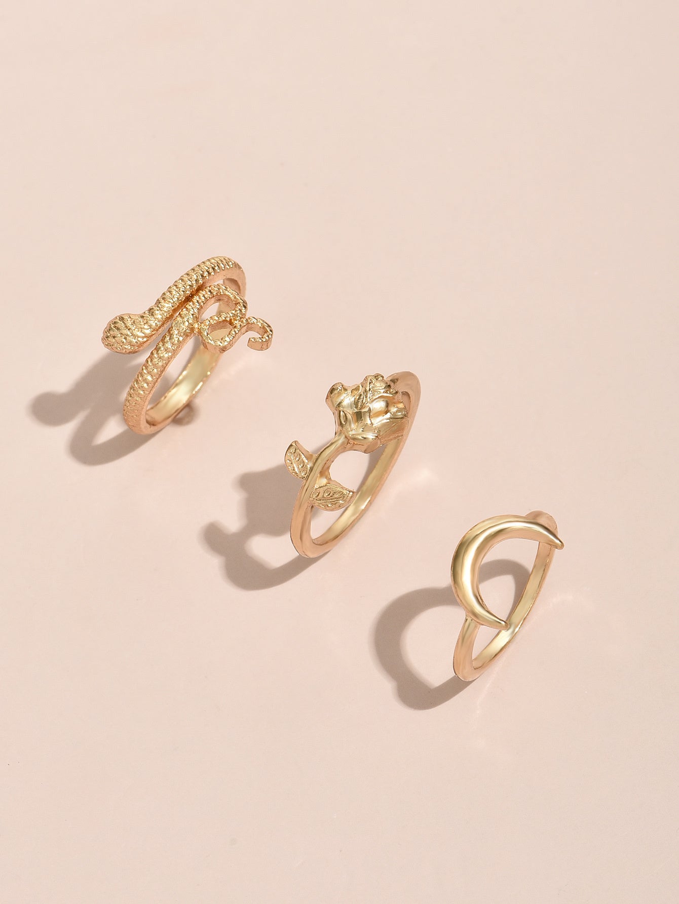 Womens Fashion Ring Trendy Elegant Lightweight Zinc Alloy Jewelry for Everyday Wear Beautiful Design Ring Chic