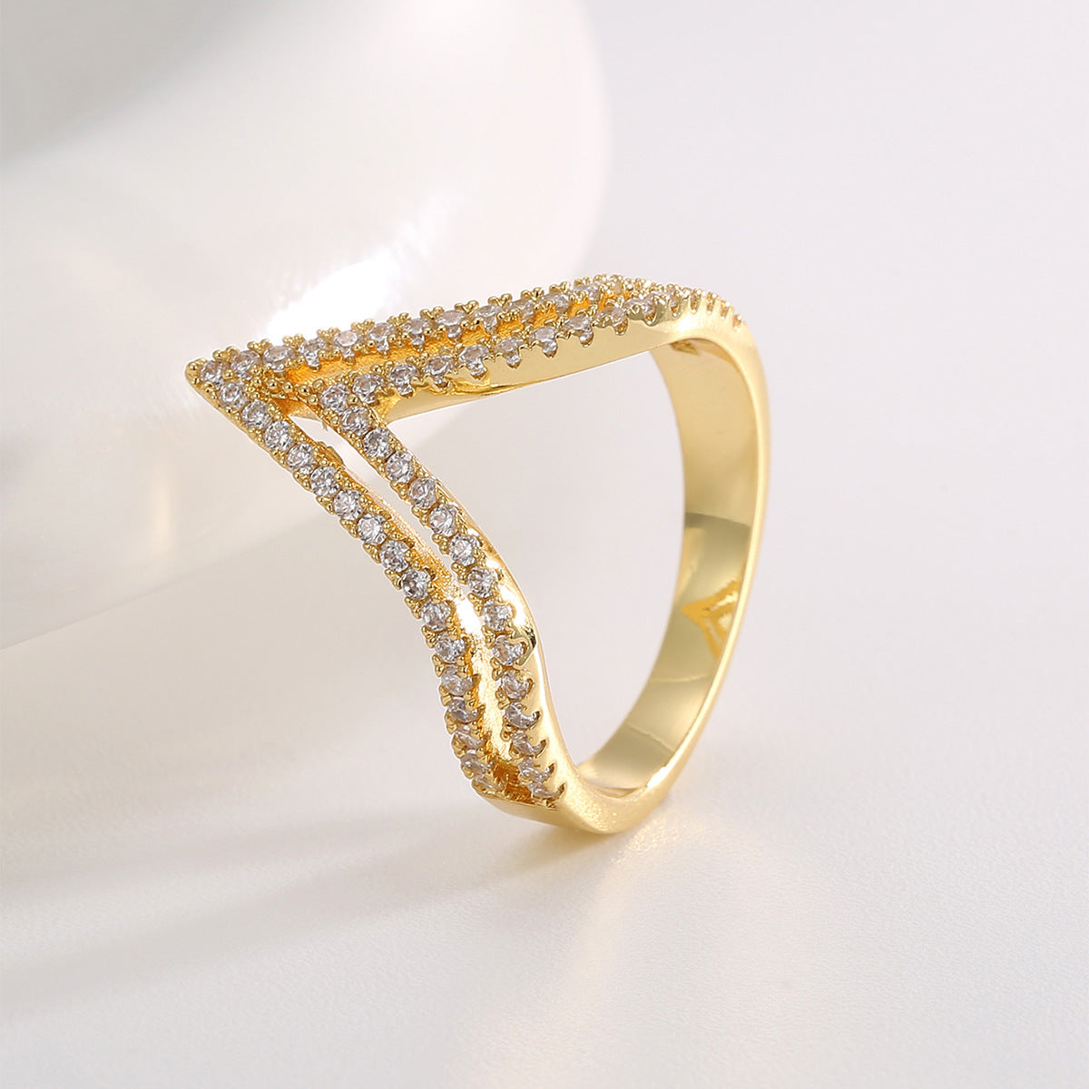 Gold Electroplated Copper V Shaped Zircon Ring For Women Retro Fashion Jewelry Elegant Anniversary Gift Size 6 7 8 9