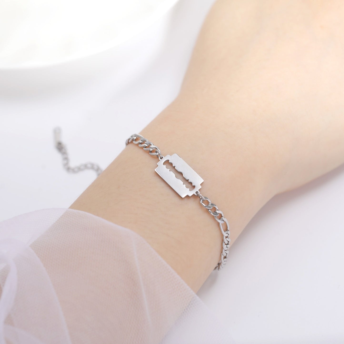 Unisex Stainless Steel Bracelet Double Hole Blade Design Geometric Quadrilateral Bracelet Gift For Advertising