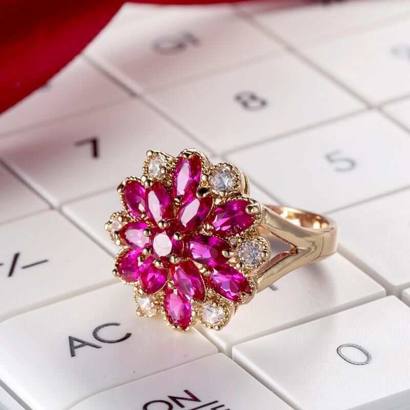 Womens Gold Plated Ring Red Corundum Ring Flower Ring with Zircon Gemstones Electroplated Copper Ring Fashion Jewelry Elegant Ring for Women