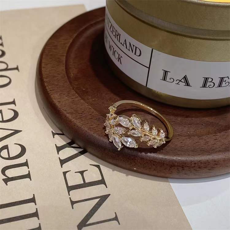 Women Leaf Shape Zircon Ring Copper Jewelry Elegant Geometric Ring Design for Modern Fashion Accessory In Style