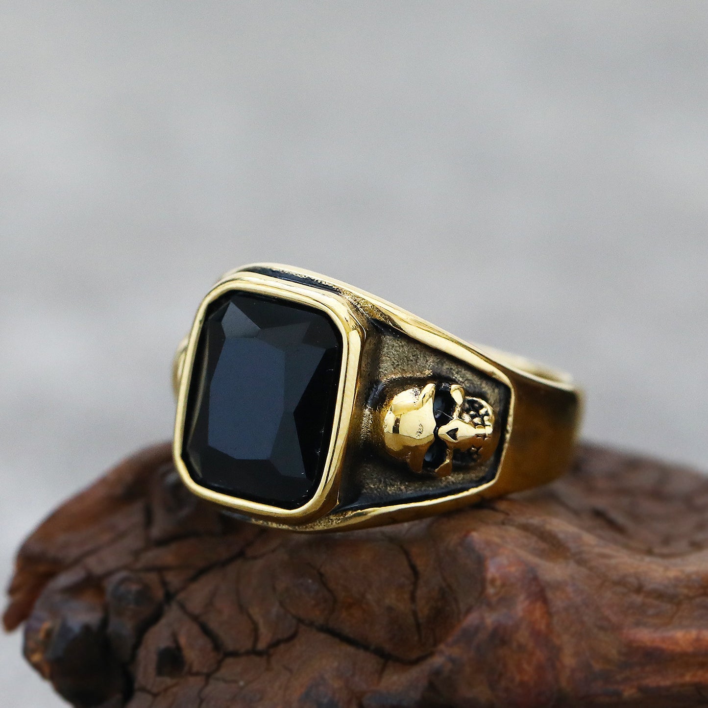 Unisex Titanium Steel Ring With Inlaid Jewel Retro Design Gold Or Steel Band For Men And Women Geometric Rings