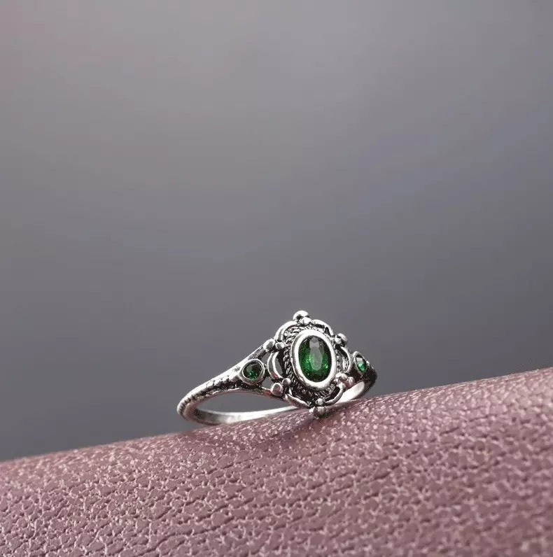 Unisex Vintage Geometric Ring Silver Alloy With Green Chalcedony Gemstone Electroplated Statement Ring Jewelry
