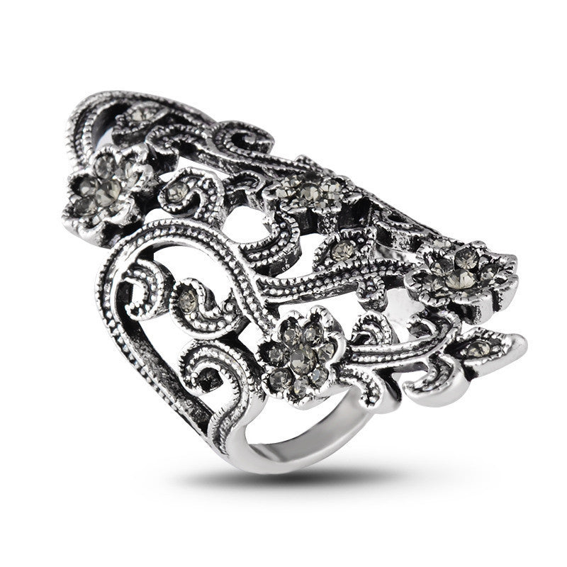 Womens Diamond Leaf Hollow Ring Inlaid Rhinestones Vintage Alloy Antique Silver Finish Elegant Jewelry For Daily Wear
