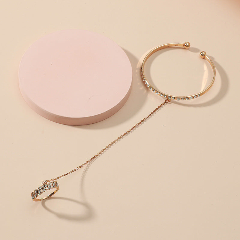 Womens Bangle Ring Rhinestone Geometric Hand Chain European Jewelry Retro Diamond Alloy Hand Chain Fashion 18K Gold