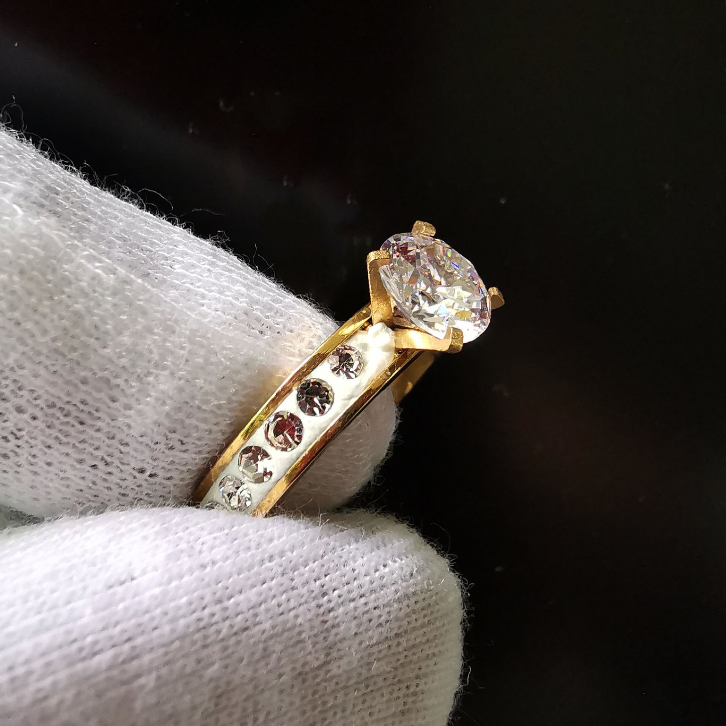 Womens Stainless Steel Flower Ring With Zircon Inlay And Diamond Point Design Floral Jewelry Band Fashion Ring