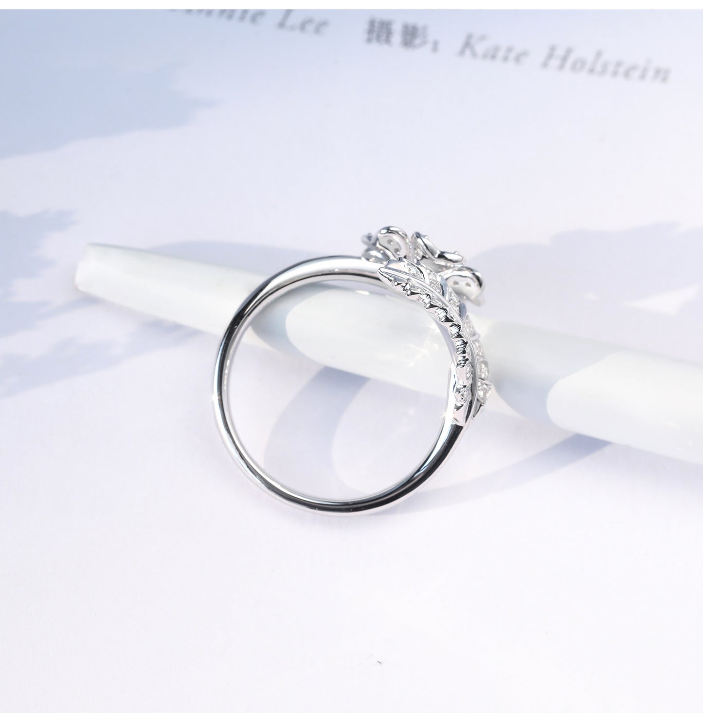Women's Flower Diamond Ring Sparkling Crystal Inlaid Brass Plated Adjustable Band For Wedding Gift Elegant Gem