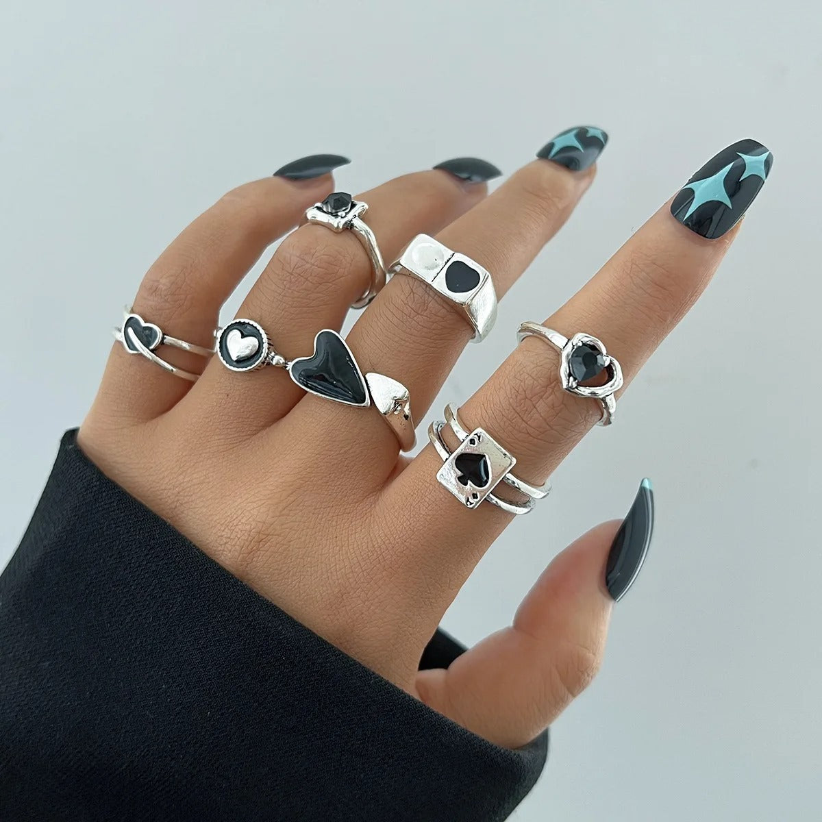 Womens Ring Set With Black Love Heart Oil Dripping Design Seven Piece Alloy Metal Rings Unisex Fashion Jewelry