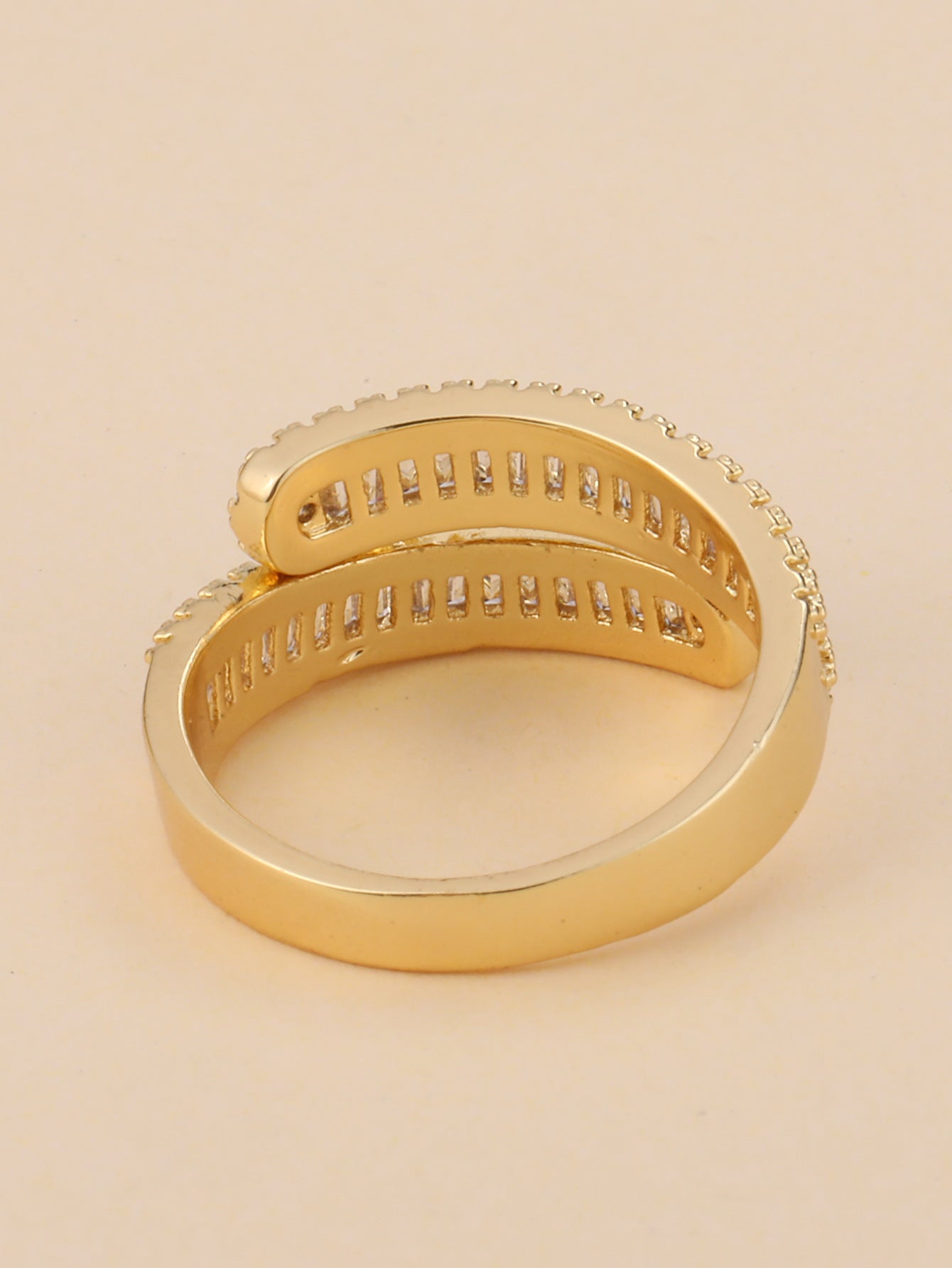 Womens Copper Ring Zircon Inlaid Eye Catching Electroplated Metal Jewelry Elegant Durable Fashion Ring For Everyday Wear