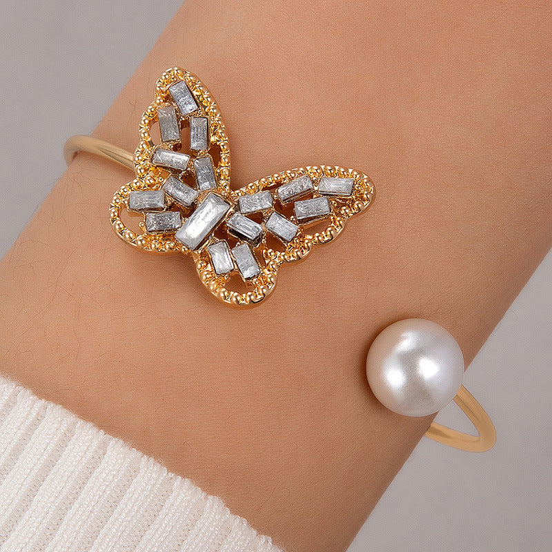 Womens Elegant Alloy Bracelet With 3D Flower And PearlInlay Electroplated Finish Floral Design Material Flower