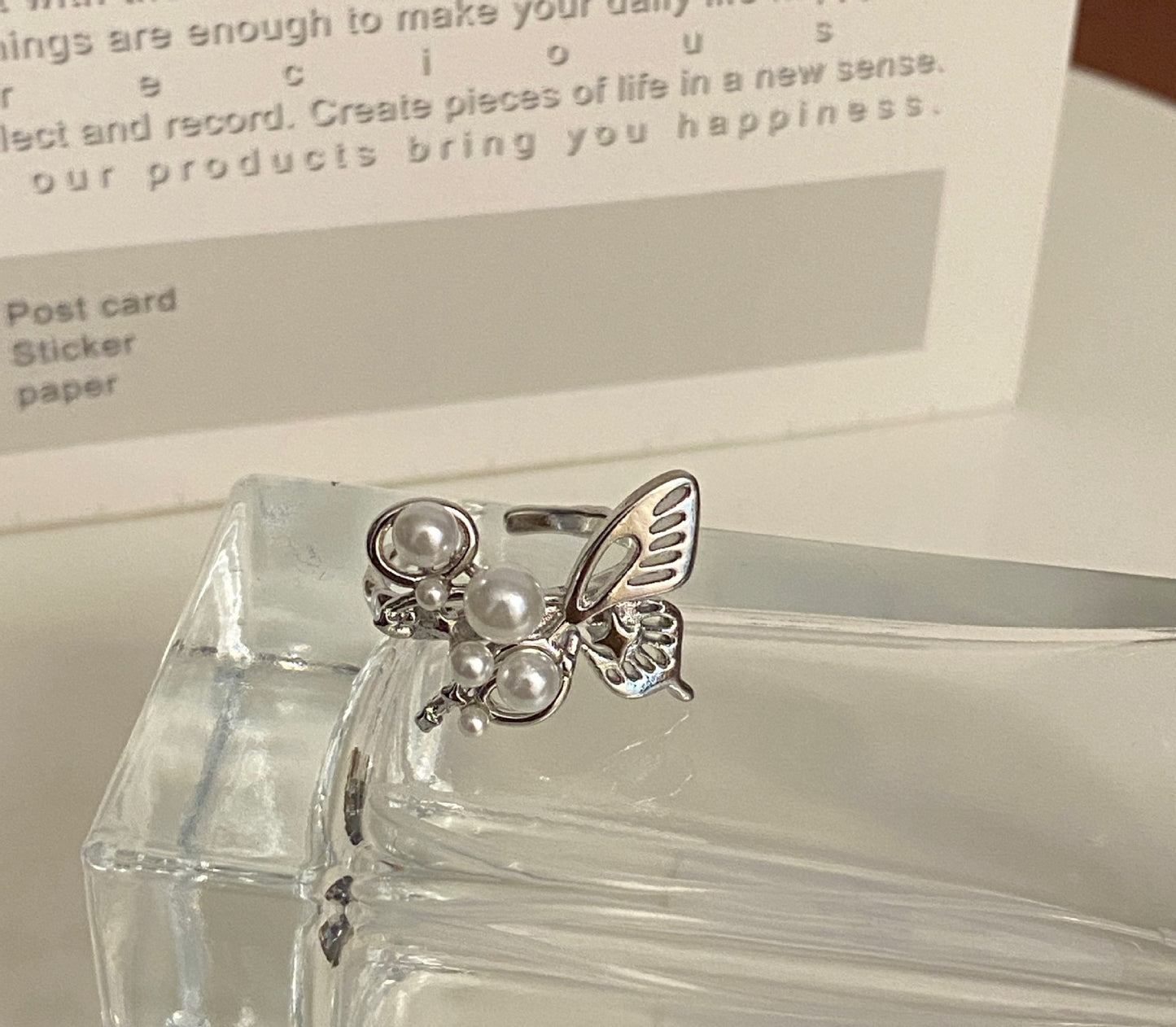 Womens Butterfly Pearl Ring Adjustable Hollow Three Dimensional Alloy Metal Jewelry Gift Elegant Fashion Accessory