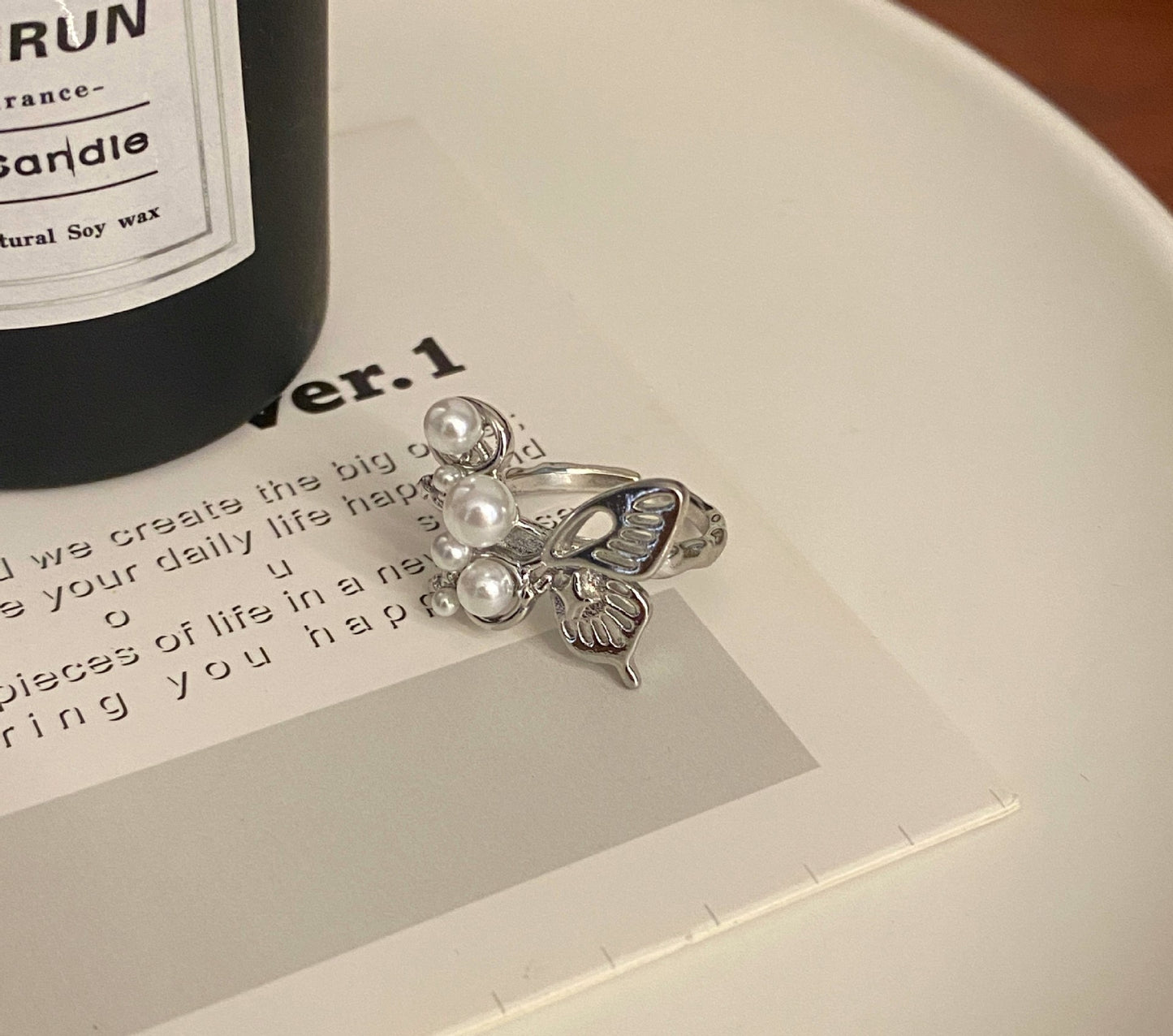 Womens Butterfly Pearl Ring Adjustable Hollow Three Dimensional Alloy Metal Jewelry Gift Elegant Fashion Accessory