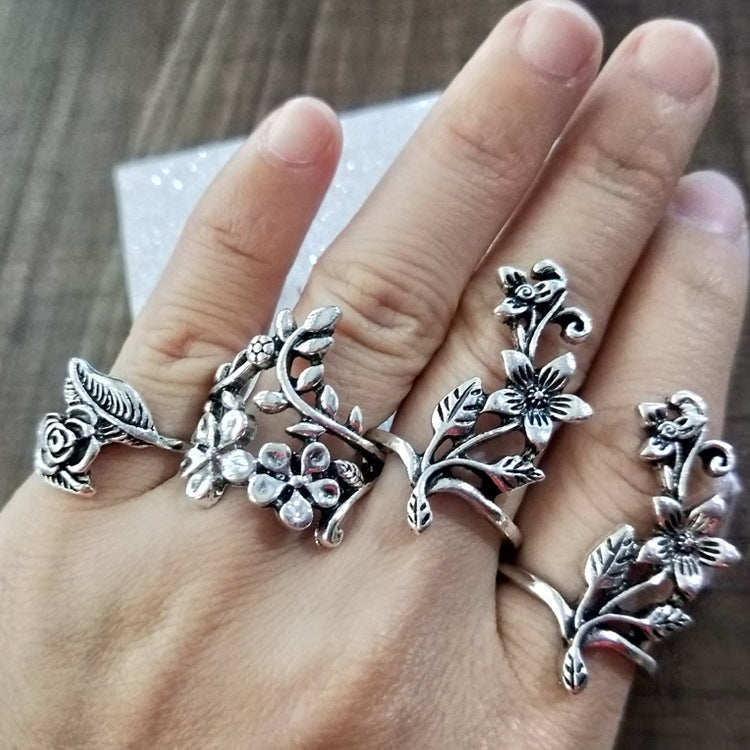 Antique Silver Hollow Flower Ring Set 4 Piece Alloy Rings for Women Girls Trendy Electroplated Jewelry Edition
