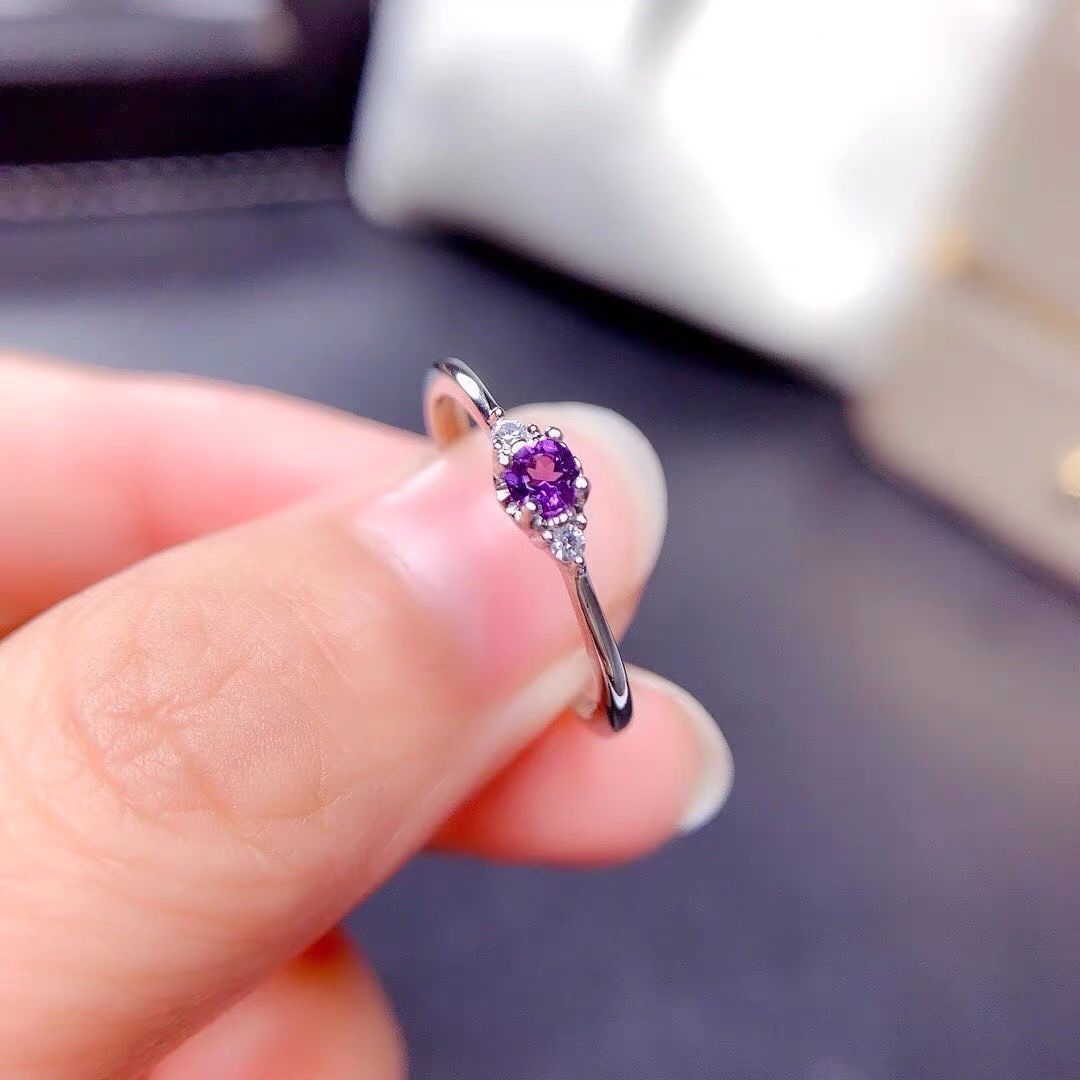 Simple Atmosphere Natural Magnesia Aluminum Garnet Ring