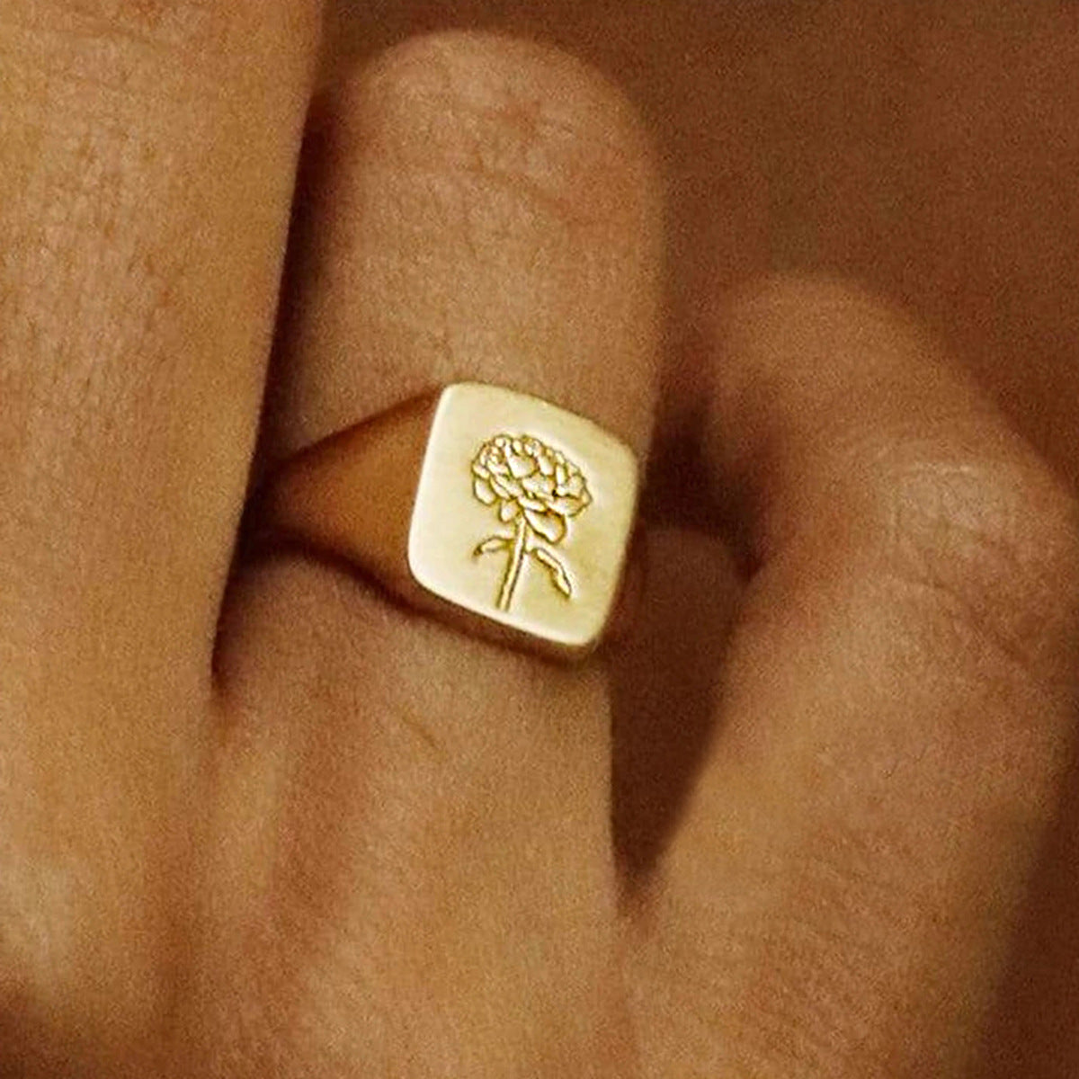 Flower Agate Ring Golden Carved Alloy Inlaid Gems Geometric Design For Women SemiPrecious Stones Chic Style Of