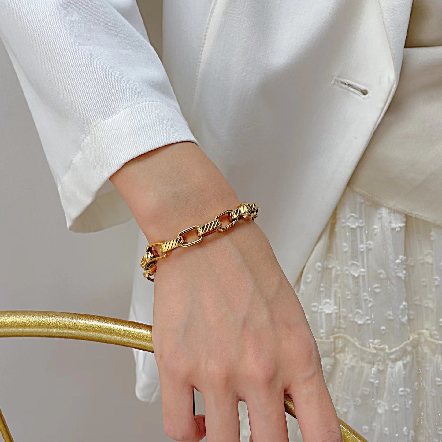 Women Titanium Steel Chain Bracelet Golden Electroplated Embossed Stitching Square Ring Detail Jewelry Fashion Chic