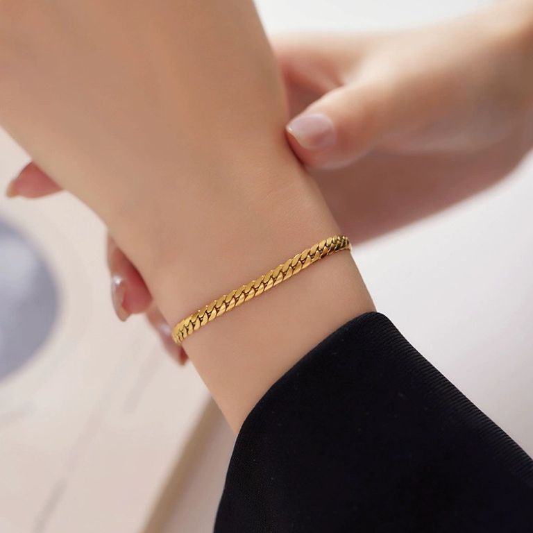 Ladies Cuban Link Bracelet Gold Tone Electroplated Titanium Steel Chain Jewelry Gift For Women Elegant Durable Wearable