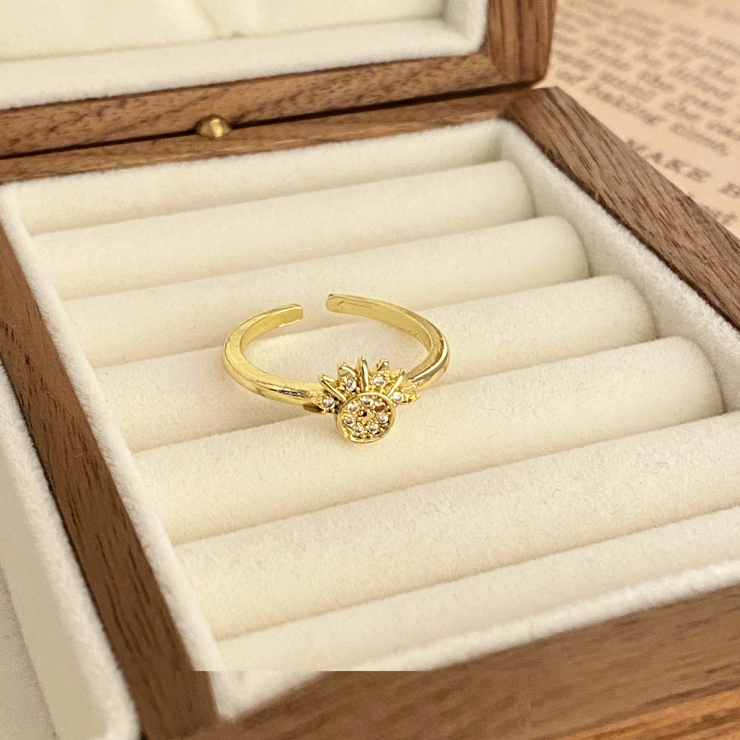 Womens Geometric Inlay Ring With Golden Sun Accent Alloy Fashion Ring For Women Jewelry Accessory Trend Trendy