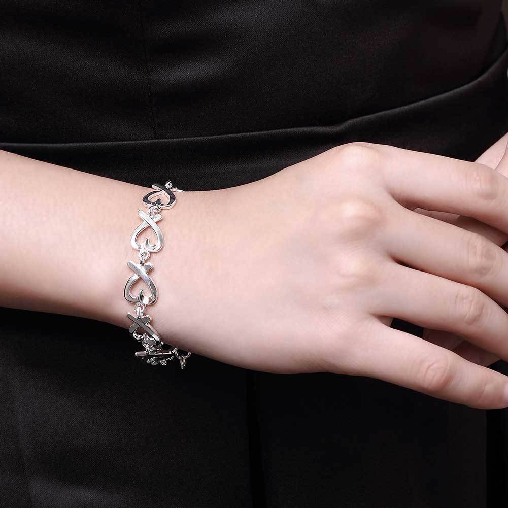 Womens Heart Retro Metal Bracelet Hollow Geometric Design Anniversary Gift Classic Jewelry Elegant Touch Grace