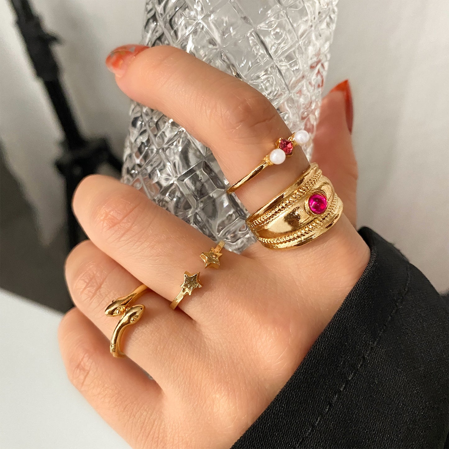 Women Geometric Snake Ring With Gem Inlay Alloy Fashion Ring European Design Trendy Statement Gift For Fashion Lovers