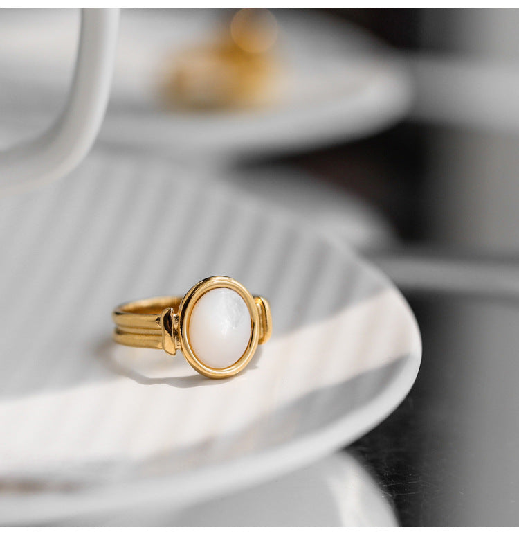 Womens Titanium Steel Ring Vintage Golden Fritillary Oval Ring Retro Shell Jewelry Gift For Women Individually Packed