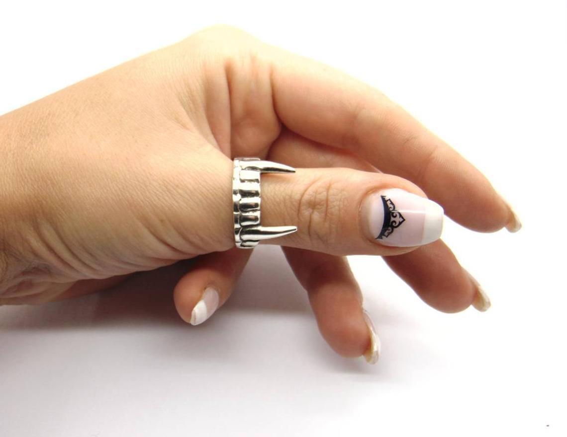 Vampire Teeth Ring Adjustable Alloy Statement Ring For Women And Men Silver Finish European EU Fashion Jewelry