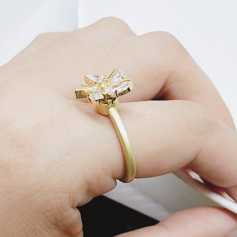Small Rotating Windmill Ring For Women Korean Style Metal Electroplated Jewelry Spins Charmingly Reflects Light