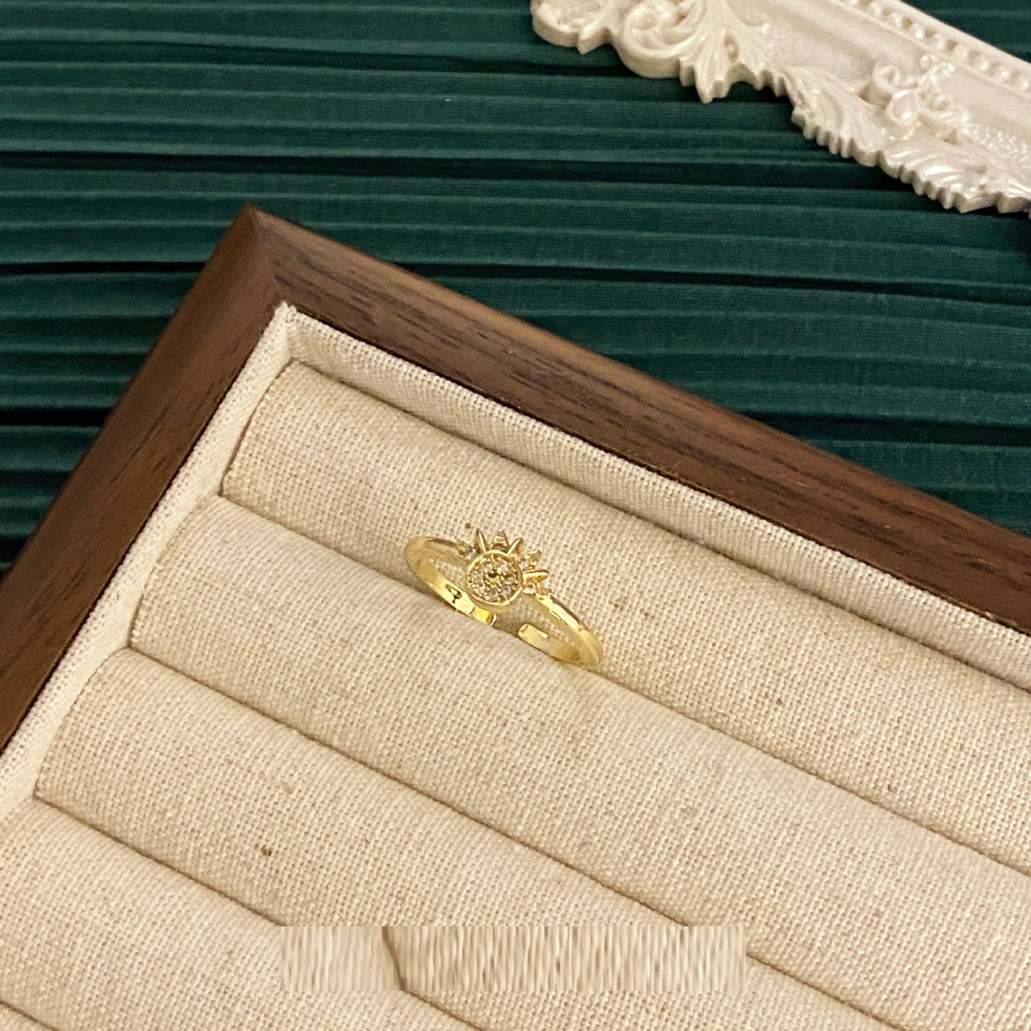 Womens Geometric Inlay Ring With Golden Sun Accent Alloy Fashion Ring For Women Jewelry Accessory Trend Trendy