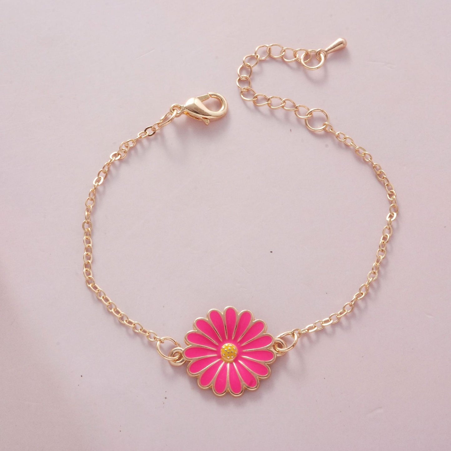 Womens Alloy Daisy Bracelet With Oil Drip Finish Fashion Jewelry Gift For Her White Red Pink Blue Daisy Styles