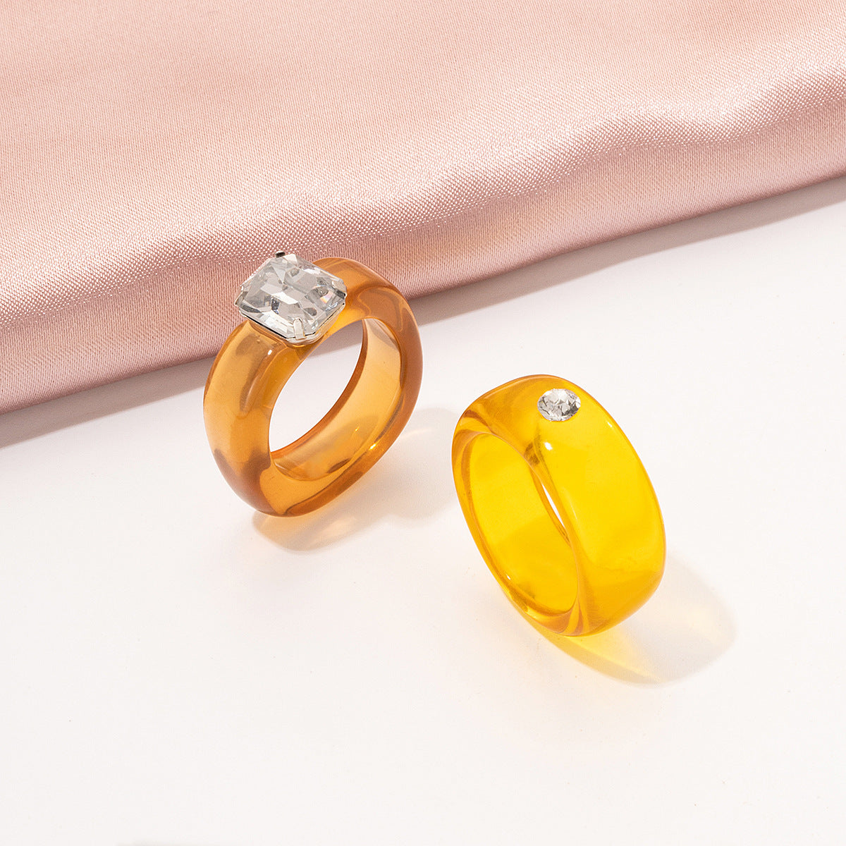 Geometric Acrylic Resin Ring Set For Women With Alloy Inlaid Gems Amber Color Fashion Jewelry Shiny Gem Accent