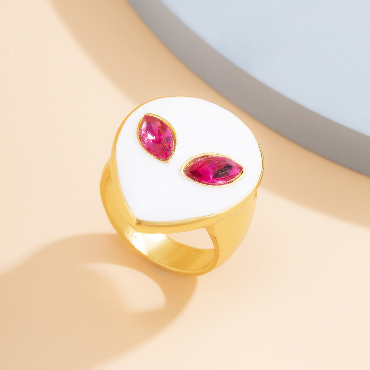 Womens Alloy Ring Delicate Alien Design Micro Inlaid Ring Elegant Accessory For Everyday Wear Gold Finishes Us