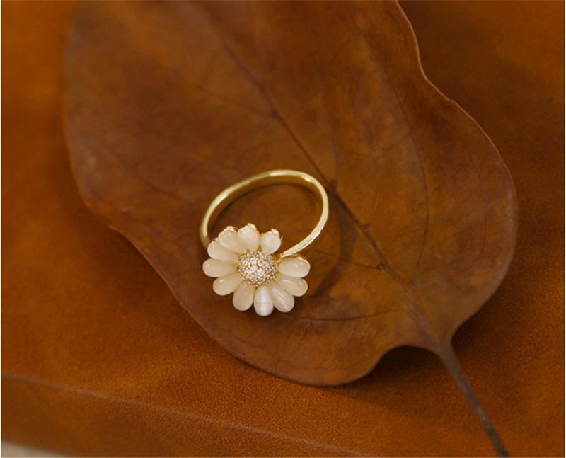 Vintage Flower Style Alloy Ring Electroplated Jewelry For Women Elegant Simple Design Inspired Gift For Everyday Wear