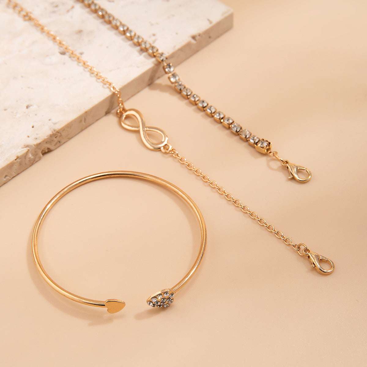 Womens Bracelet Set Heart Charms and Geometric Charms Retro Alloy Chain 3 Piece Jewelry Set for Everyday Wear and Gifts