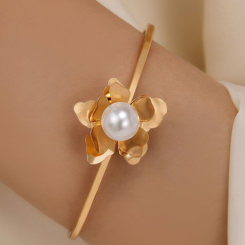 Womens Elegant Alloy Bracelet With 3D Flower And PearlInlay Electroplated Finish Floral Design Material Flower