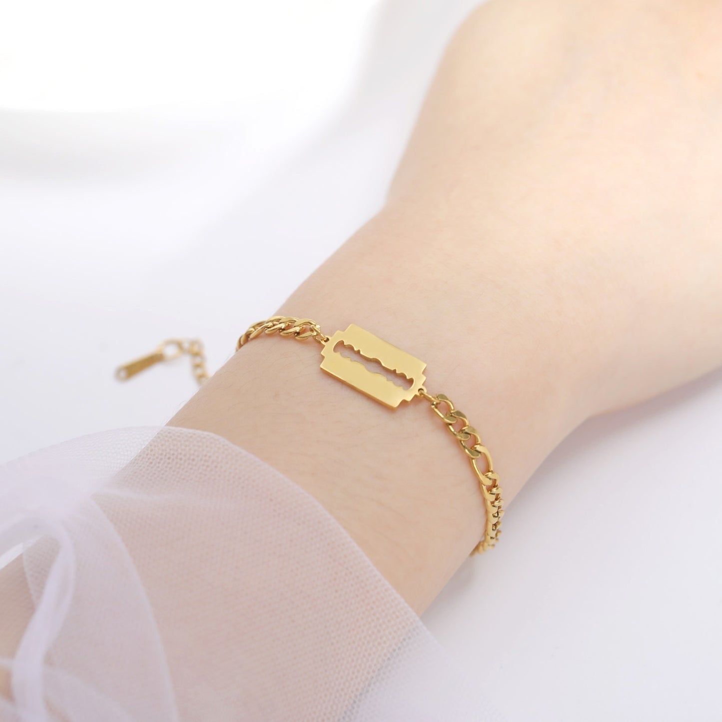 Unisex Stainless Steel Bracelet Double Hole Blade Design Geometric Quadrilateral Bracelet Gift For Advertising