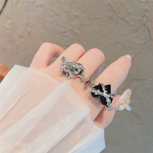 Luxury And Versatile Personality Black Hollow Love Ring