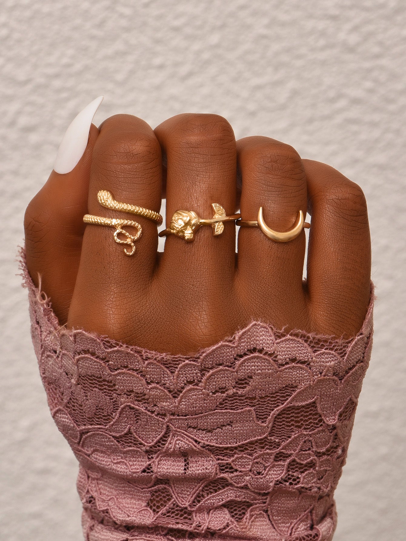 Womens Fashion Ring Trendy Elegant Lightweight Zinc Alloy Jewelry for Everyday Wear Beautiful Design Ring Chic