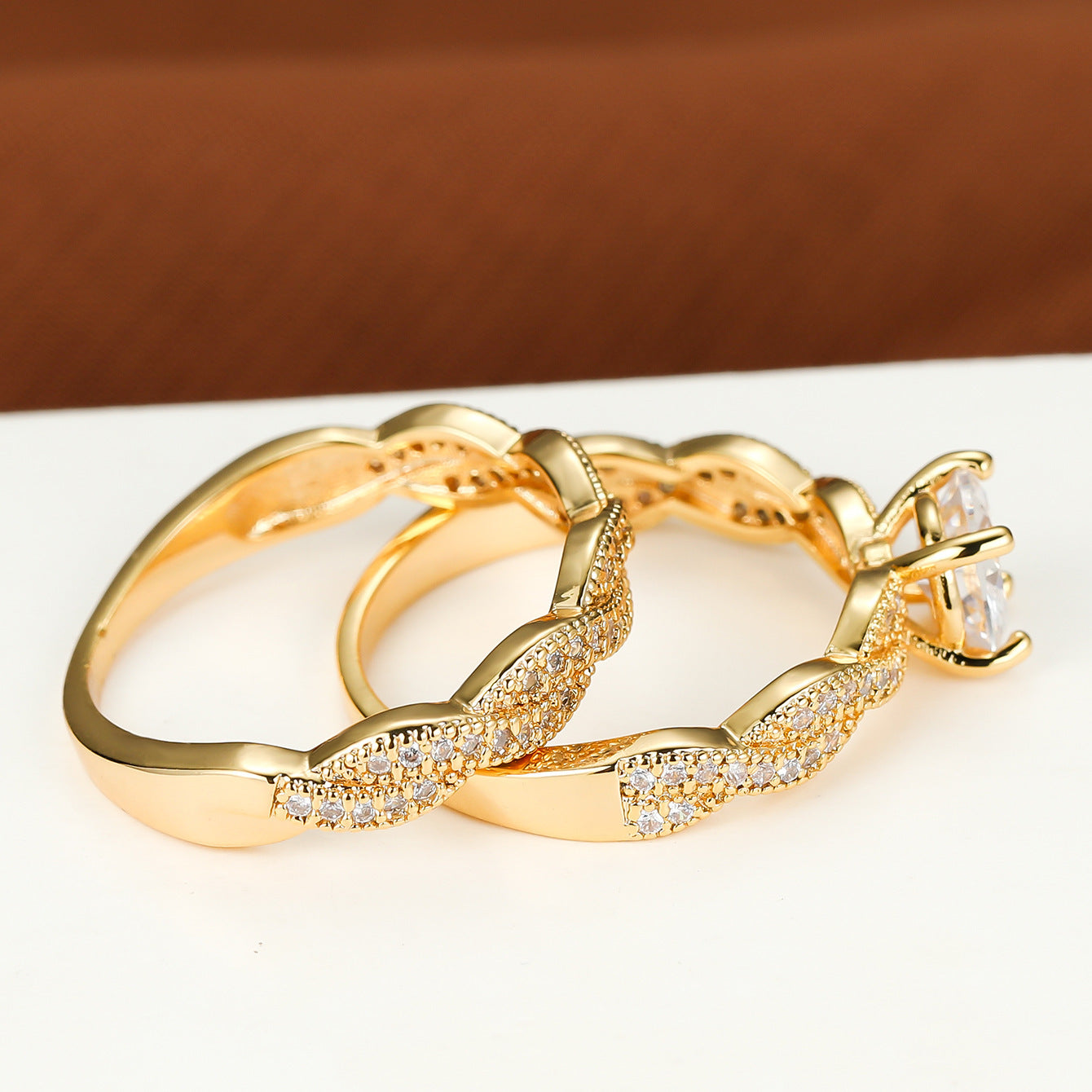 Golden Four Claw Round Cross Twist Ring For Women Copper Jewelry Two Piece Set Geometric Polished Wear Elegant