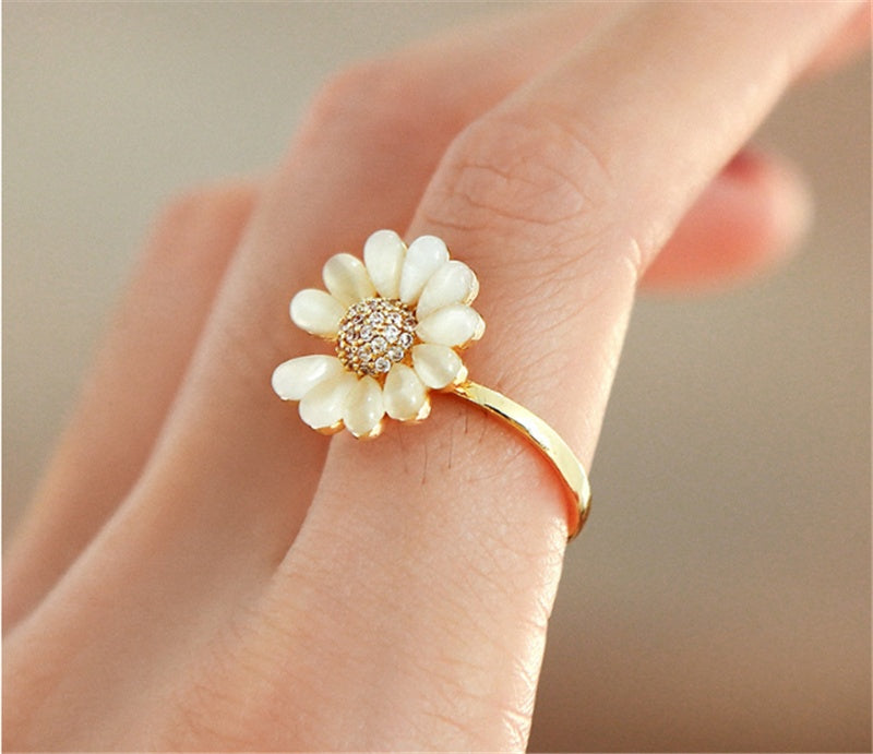 Vintage Flower Style Alloy Ring Electroplated Jewelry For Women Elegant Simple Design Inspired Gift For Everyday Wear