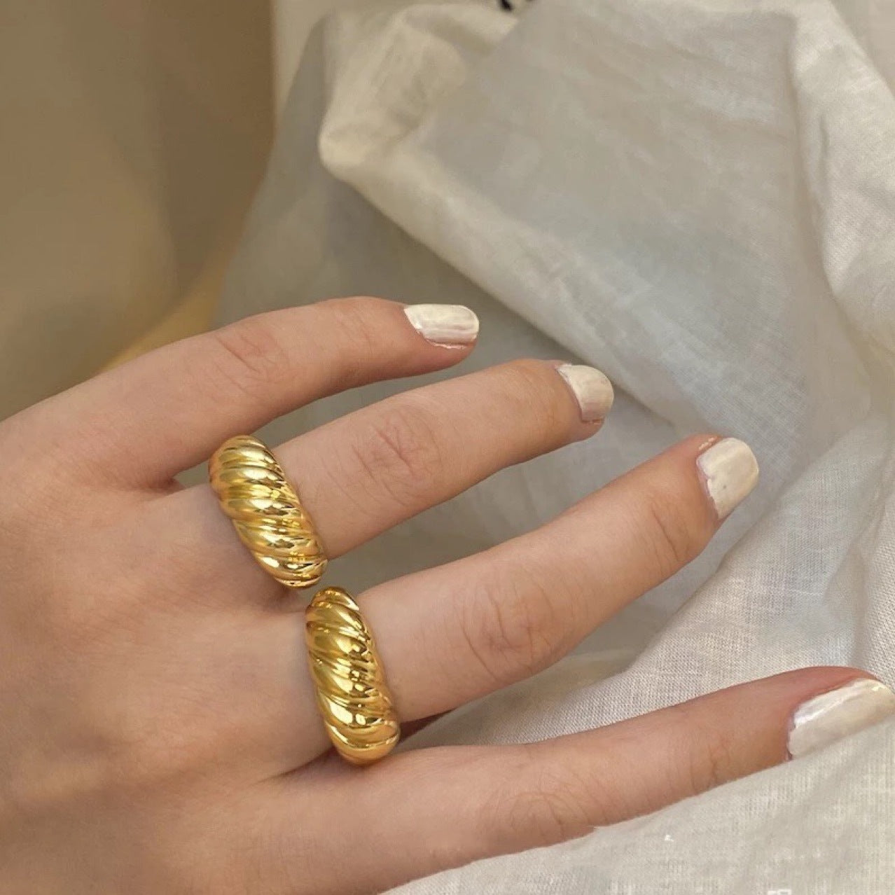 Womens Ring Horn Design Titanium Steel Jewelry Europe and America Fashion 18k Gold Plated Band Ring Statement Ring Gift for Her Size 6 7 and 8