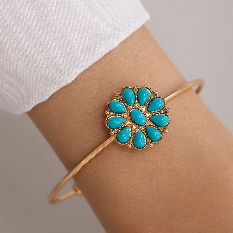 Womens Elegant Alloy Bracelet With 3D Flower And PearlInlay Electroplated Finish Floral Design Material Flower