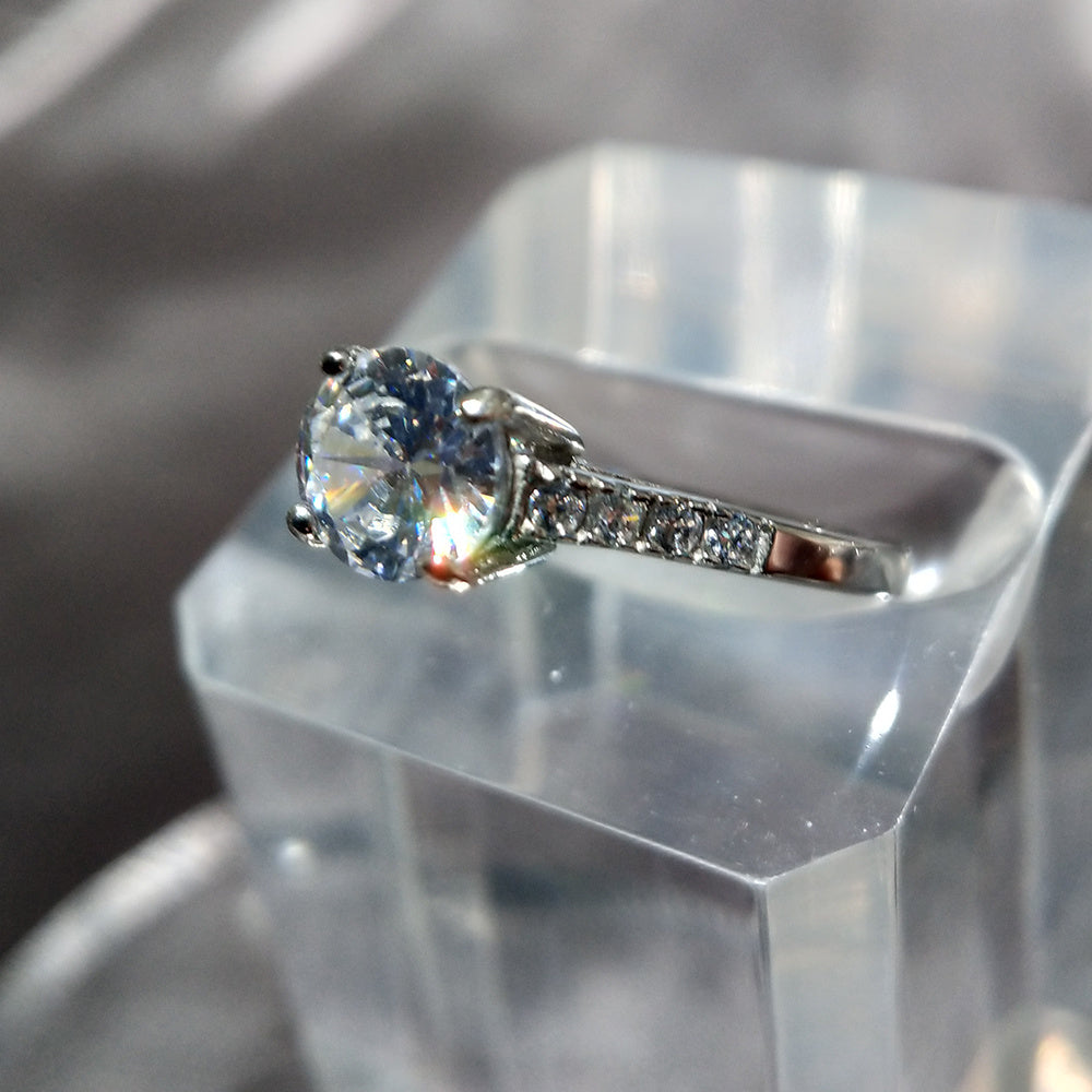 Ladies Titanium Steel Ring Inlaid Zircon Silver Plated Simple Stylish Band Women's Fashion Jewelry
