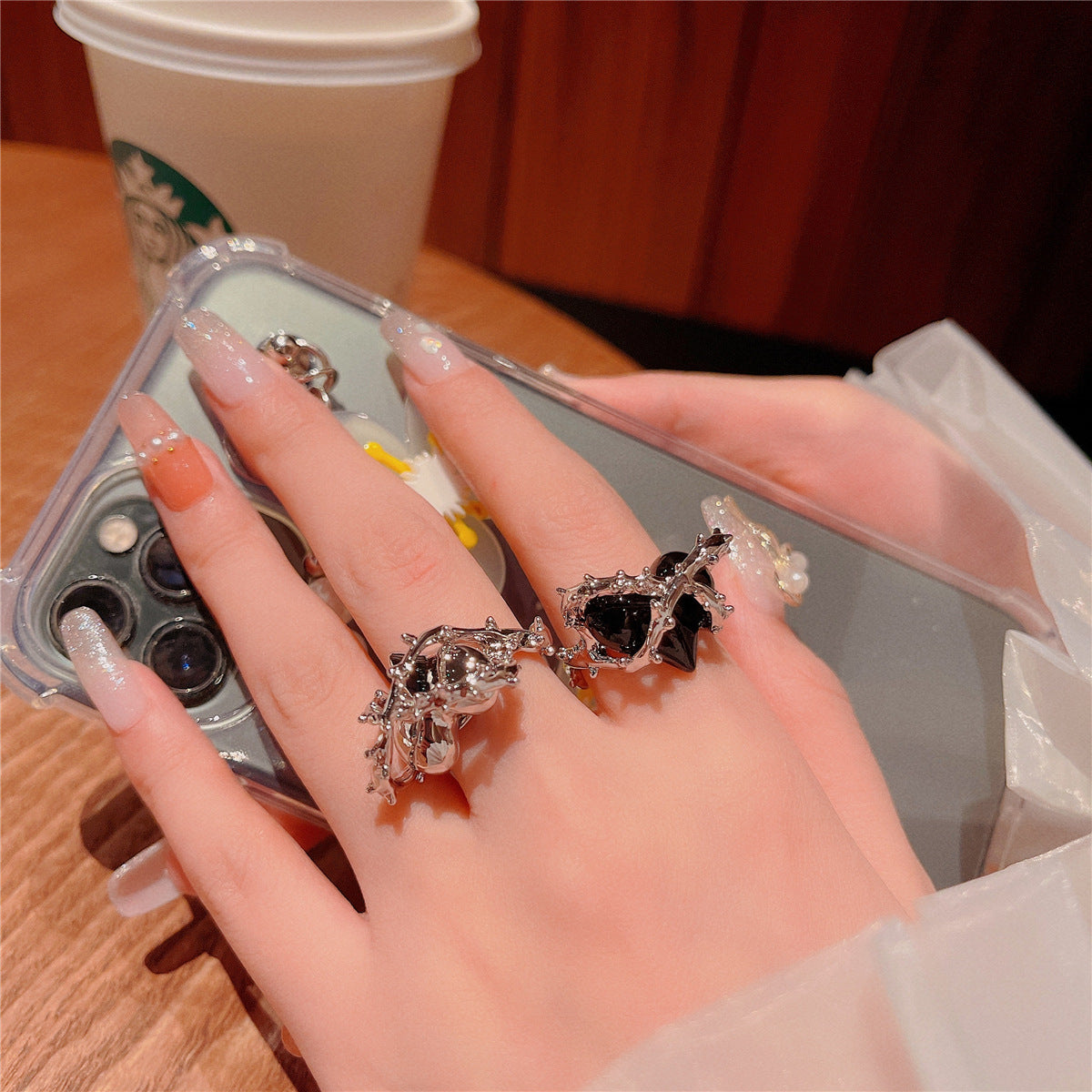 Luxury And Versatile Personality Black Hollow Love Ring