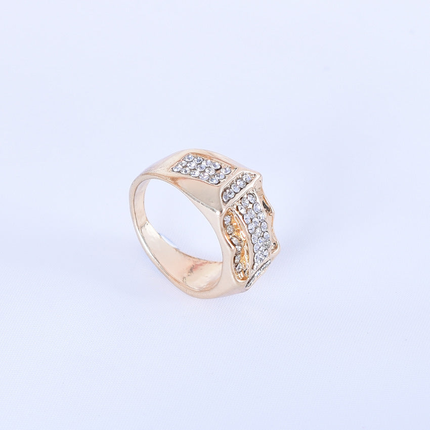 Unisex Alloy Ring With European Diamond Design Fashion Jewelry Statement Band Ring Gold Or Silver Finish Smooth Comfort