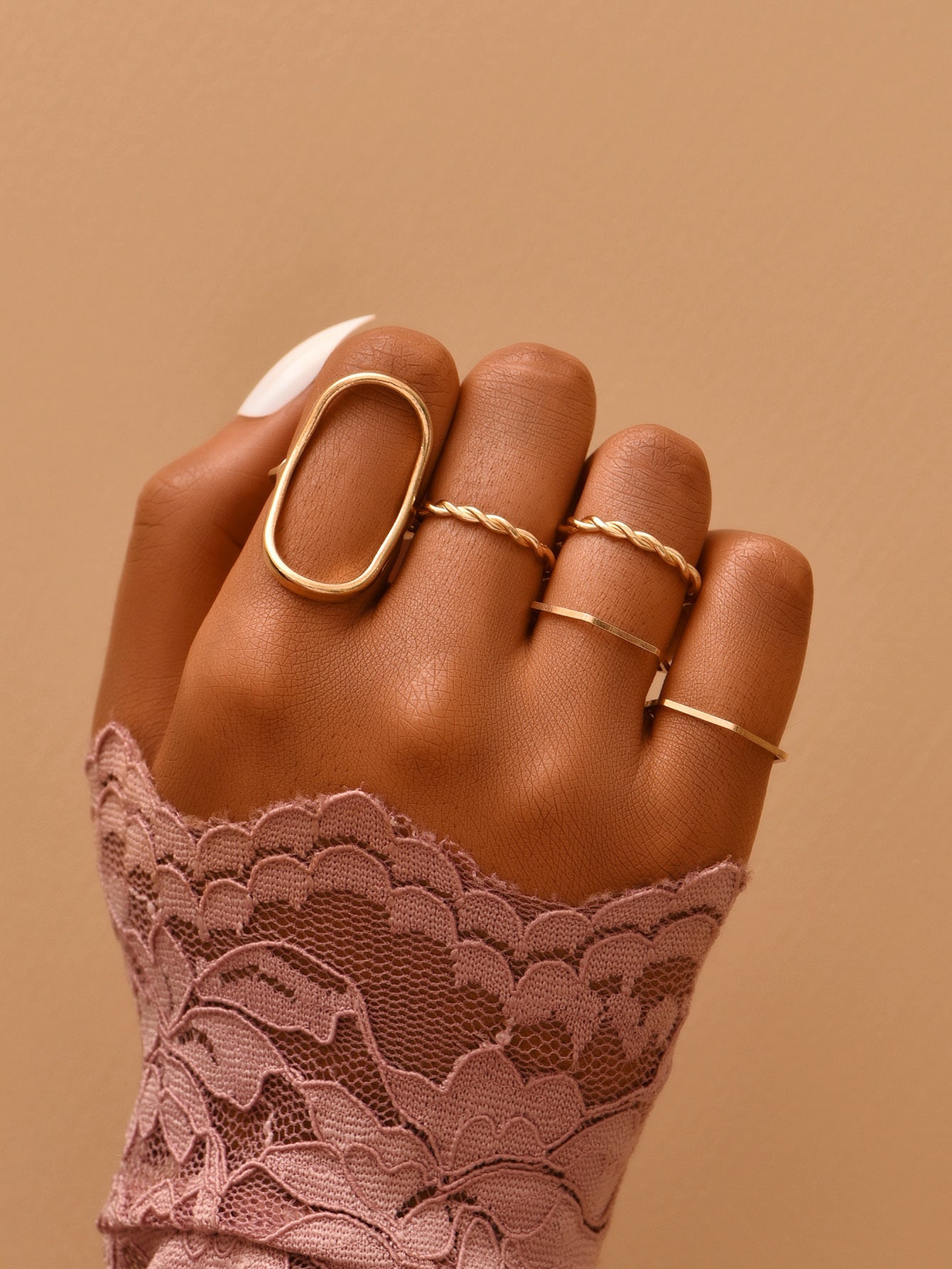 Fashionable Alloy Golden Ring For Women Party Accessory